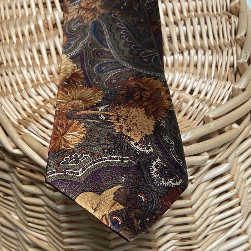 Elegant Paisley Floral Tie